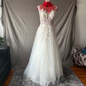 cheap/beautiful preowned wedding dress